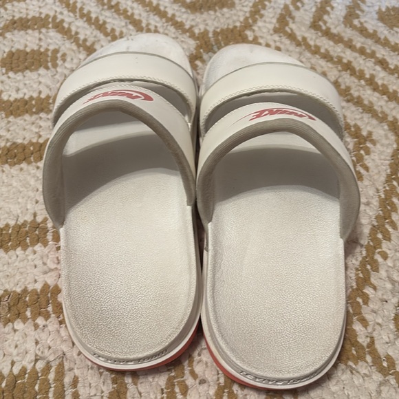 Nike revive foam slides - Picture 3 of 7